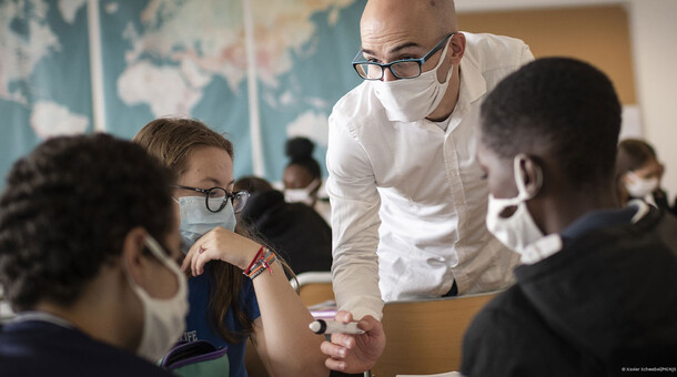Enseignant en classe
