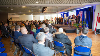 Photo de la remise des trophées Parcours du Coeur 2022, 300 personnes sont assises devant la scène du Nouveau Siècle à Lille